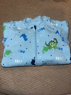 🍄9M TUFFY baby boy zip up two way dinosaur sleepers, blue and green like new